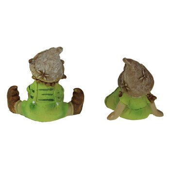 Grün-braune Wichtelkinder aus Polystone sitzend 6,5 cm 2er-Set